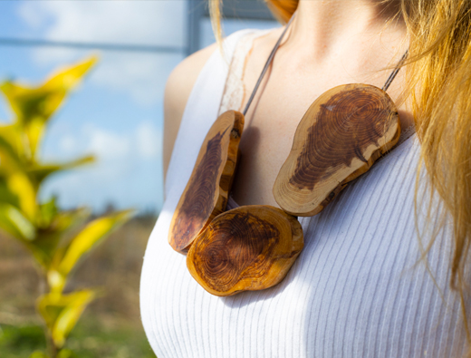 Sieraden van Hout